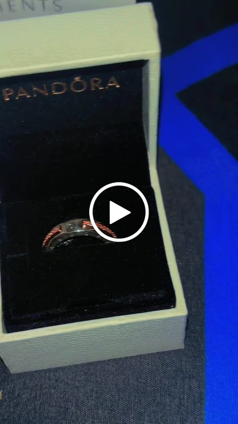 Customer video review of ANILLO LOGO Y PAVE 2 TONOS SIGNATURE PANDORA + KIT DE REGALO