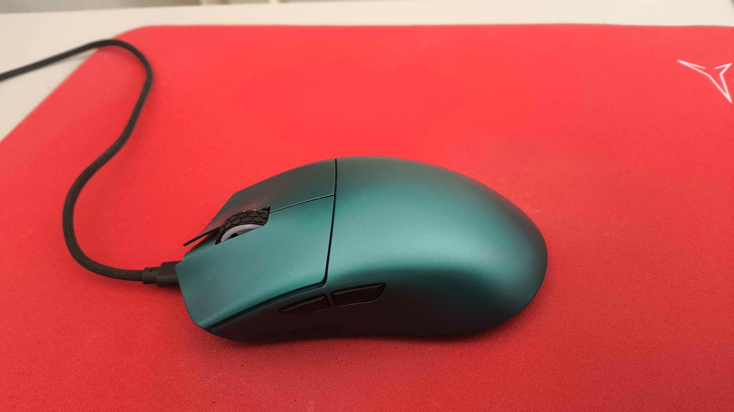 Customer photo review of Darmoshark M3 V2 Wireless Mouse