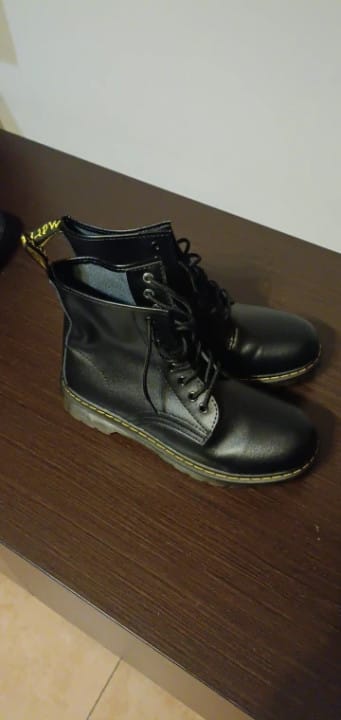 Customer photo review of Bottes Martin classiques haute qualité de style britannique