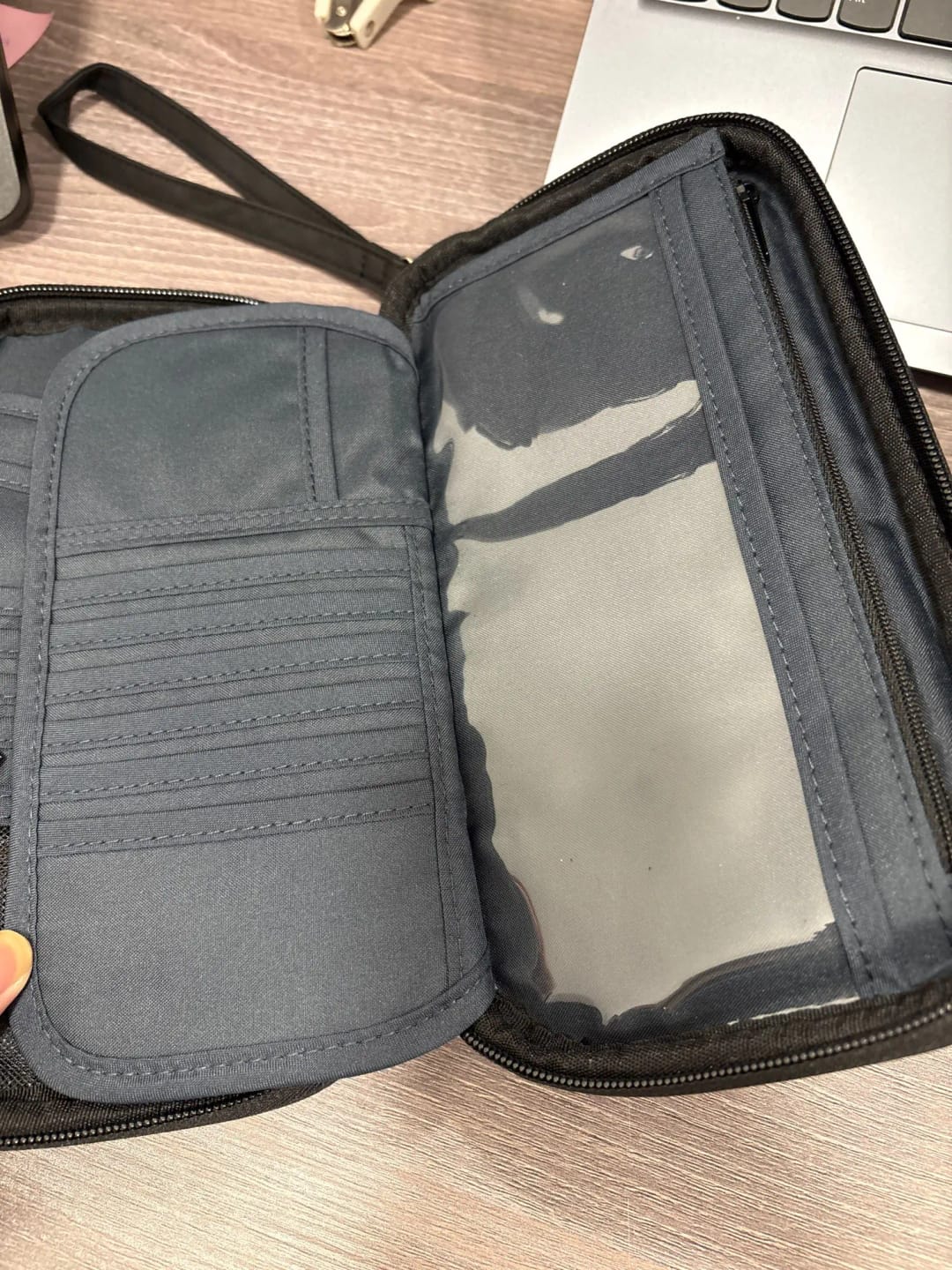 Customer photo review of Pochette de Voyage RFID