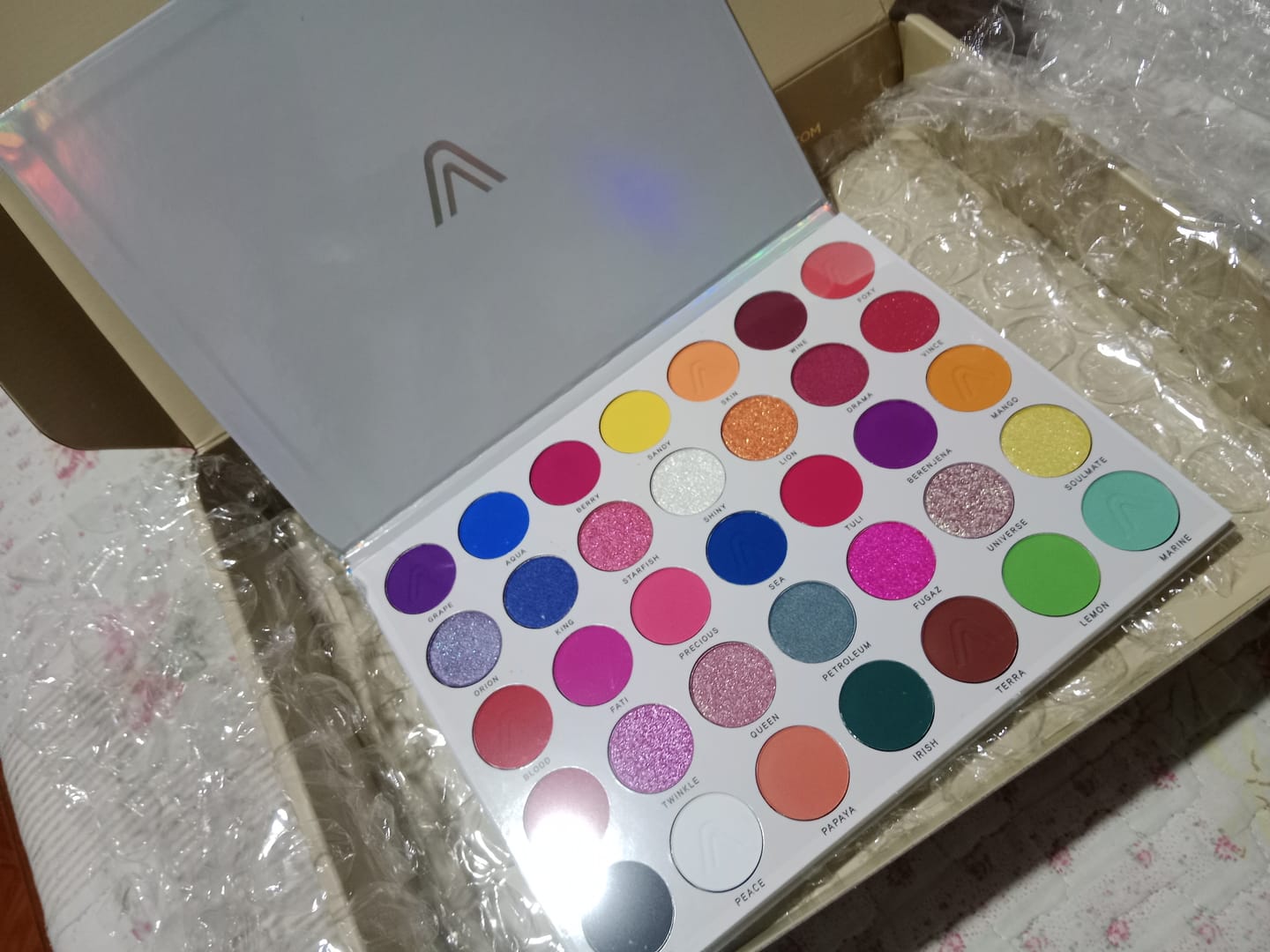 Customer photo review of PALETA DE SOMBRAS HAWAII | MAKEUP EXPERT