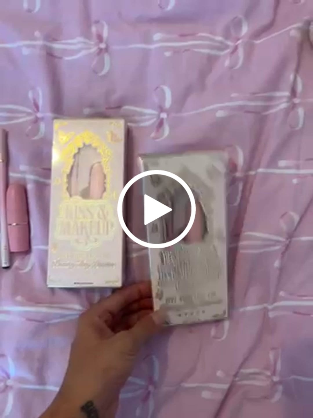 Reseña en vídeo del cliente del kit de lápiz labial y delineador de labios Kiss and Makeup