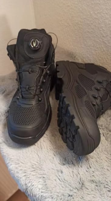 Customer photo review of Chaussures de Sécurité Hautes à Bouton Rotatif
