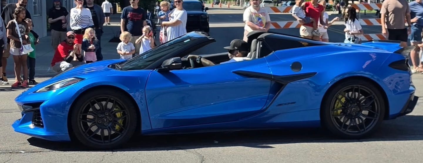 Customer photo review of 2020-Up Corvette C8 | DRY CARBON FIBER Side Fender Fuel Tank Gas Lid Cover