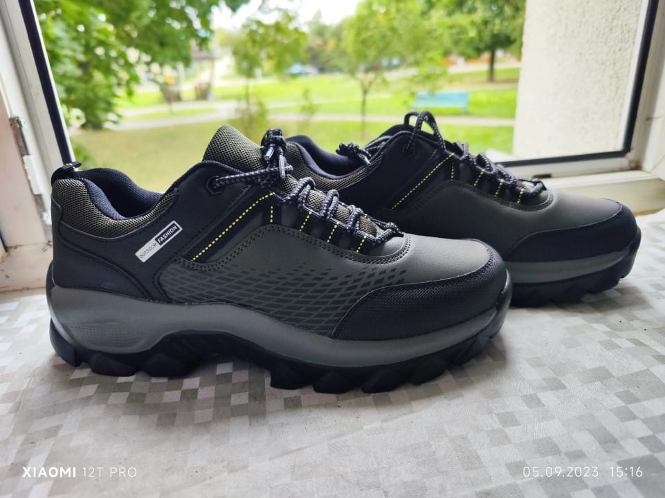 Customer photo review of Chaussures de Randonnée Imperméable Qualité Premium