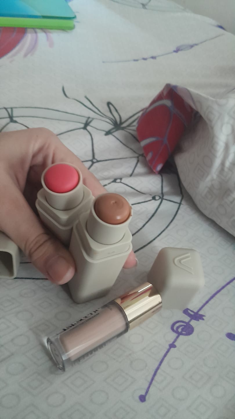 Customer photo review of BRONZER CREMOSO EN BARRA COLLECTION