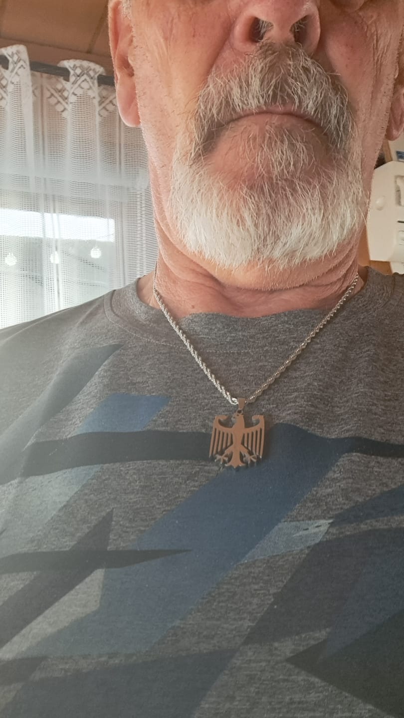 Customer photo review of Deutschland Adler Kette