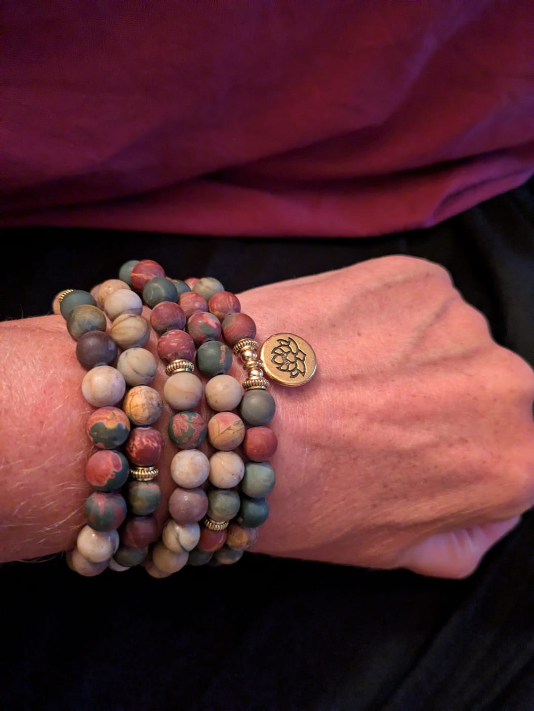 Customer photo review of Buddha Stones 108 Mala Perlen Picasso Jaspis Stein Mut Energie Armband
