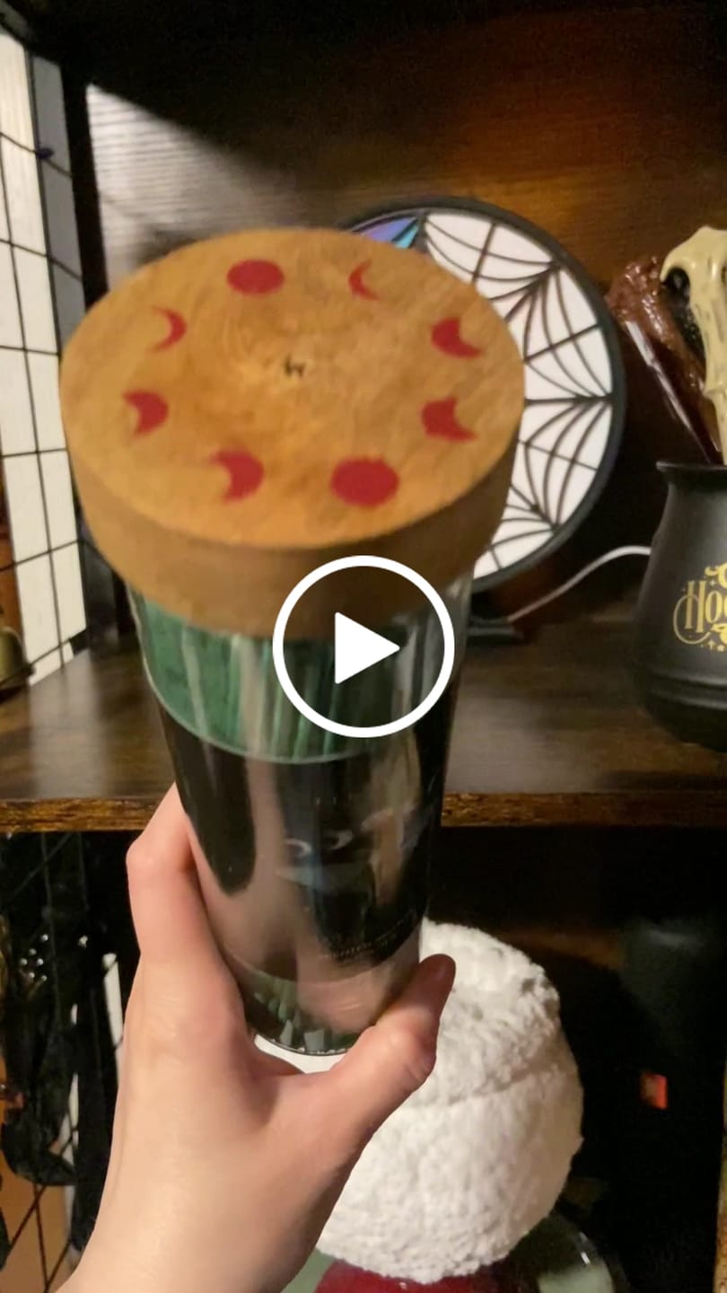 Customer video review of Dark Forest Räucherstäbchen Set – 4 Düfte mit Glasröhrchen und Halter