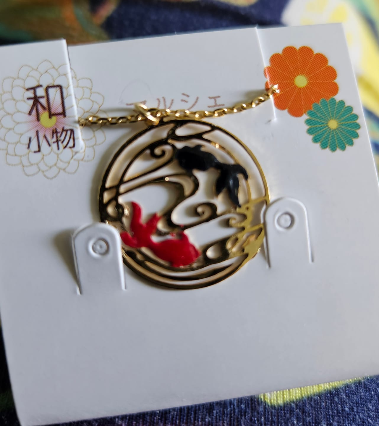 Customer photo review of Japanilainen Kaulakoru - Punainen & Musta Kala Riipus
