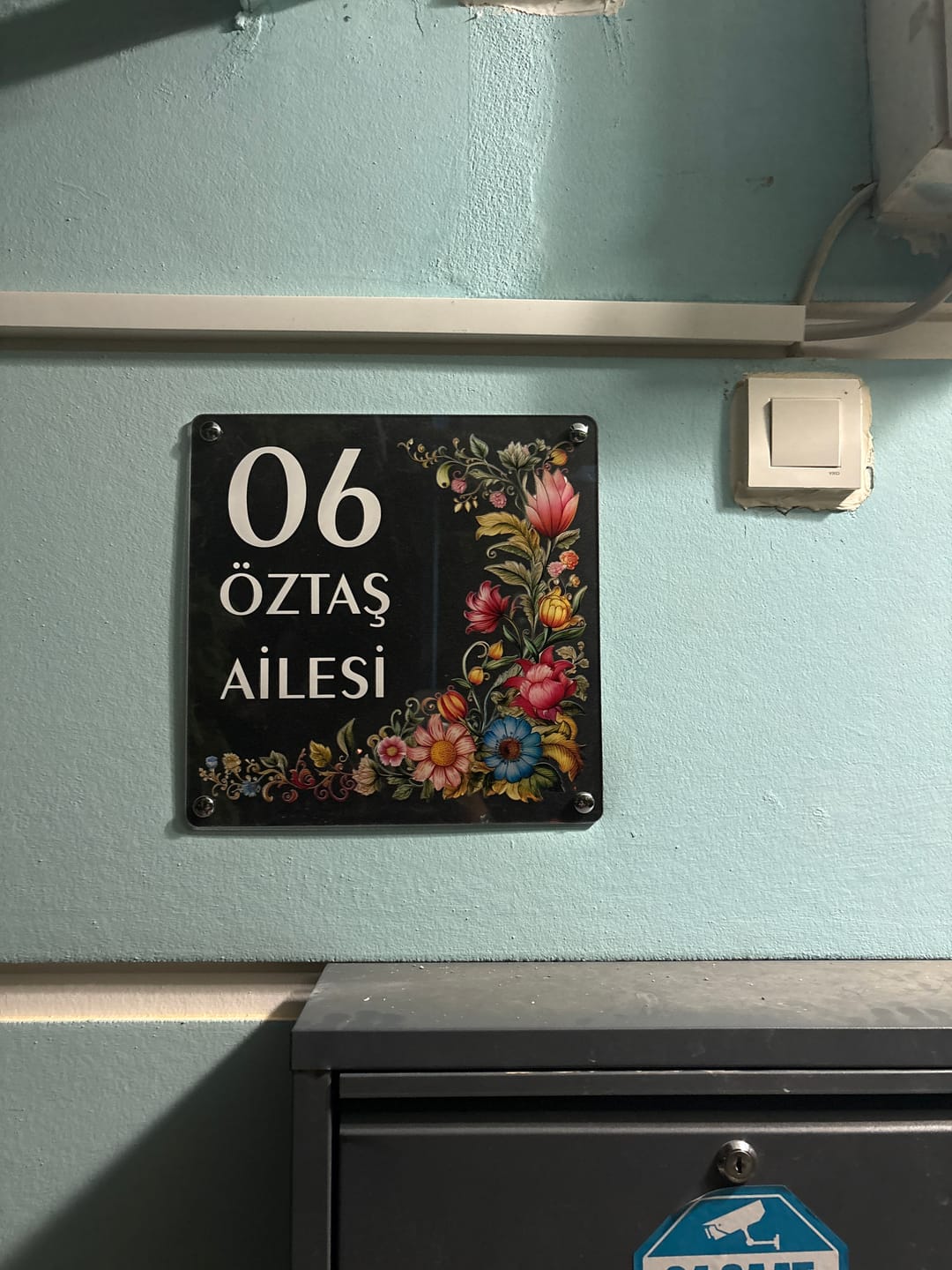 Customer photo review of Çiçek Desenli Zarif Daire Kapı Tabelası
