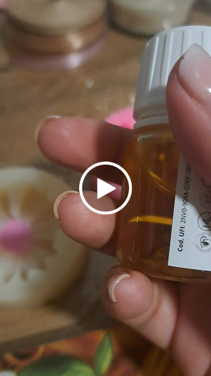 Customer video review of Fragancia CARAMEL RASPBERRY & VAINILLA