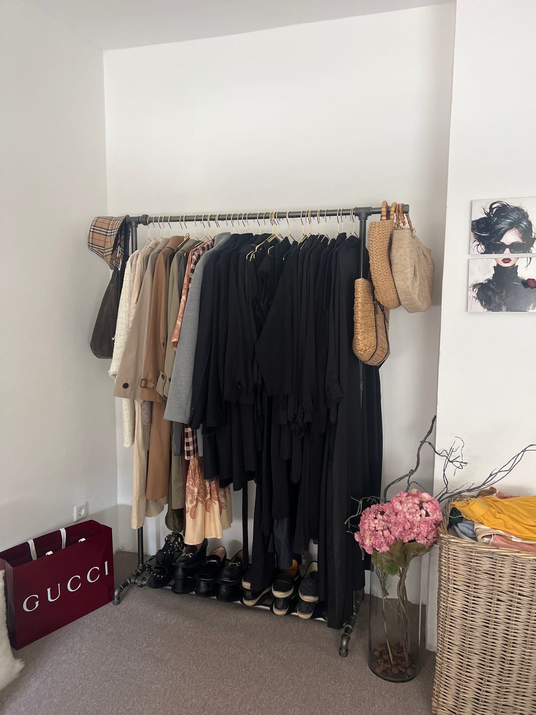 Customer photo review of ELLEN Garderobenstange mit Taschenhalter & Schuhablage