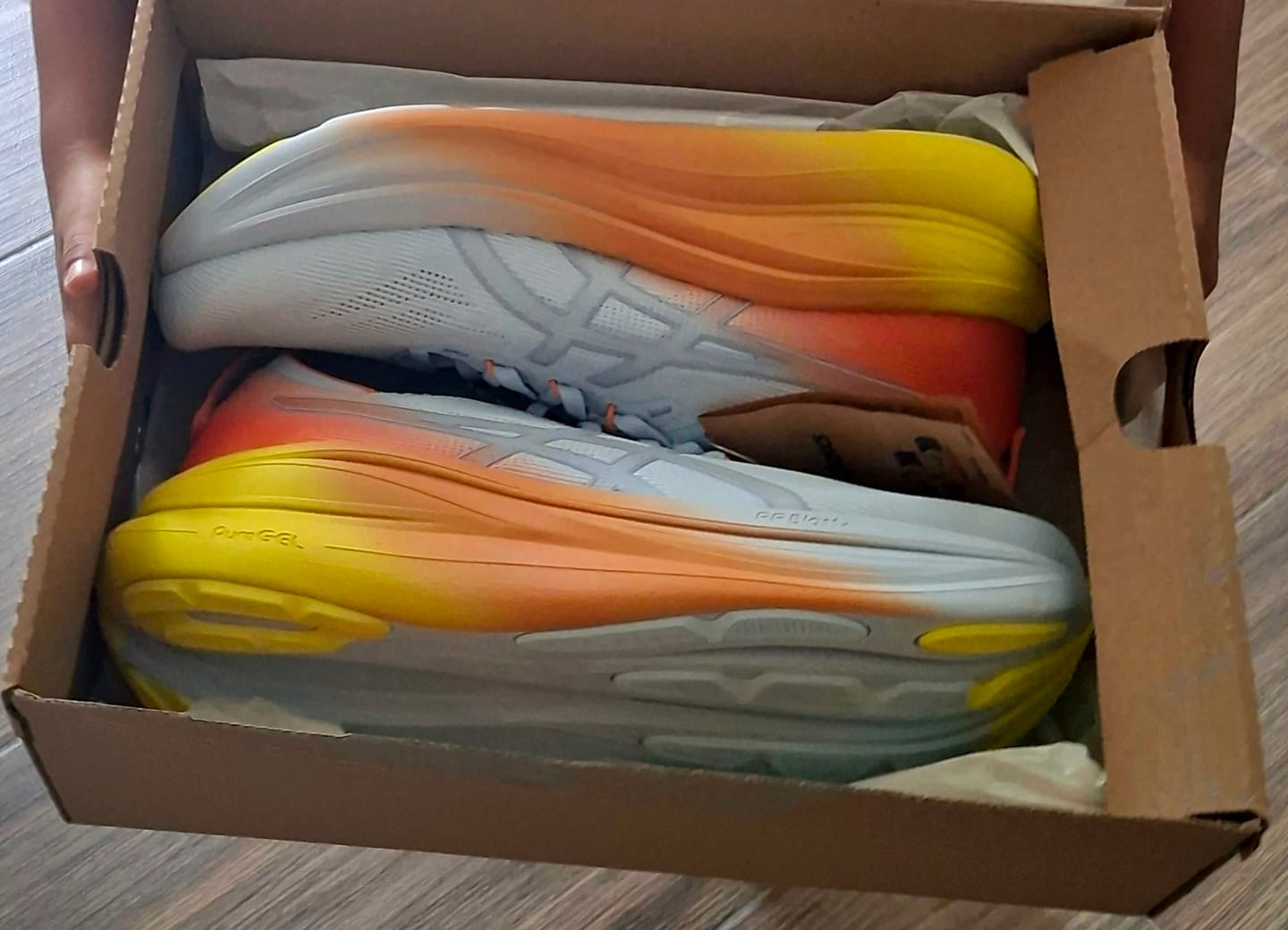 Customer photo review of Asics Gel Nimbus 28 Sunny Sizzle Hombre Sky Sun Peach