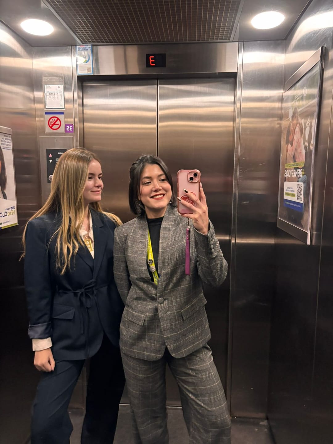 Customer photo review of Pantalón Tejido Lurex Grey