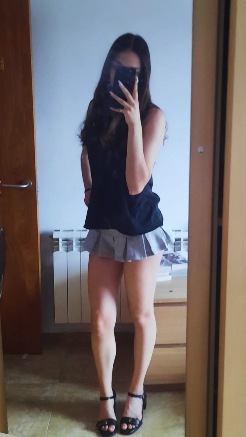 Customer photo review of Riley 90s Low Rise Sport Micro Mini Skort