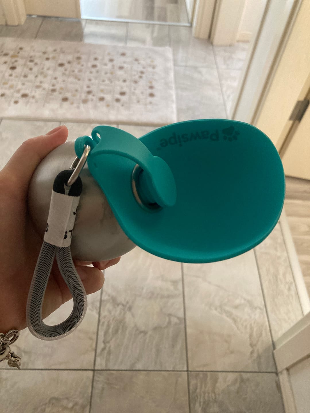 Customer photo review of PawSipe™ Çelik Köpek Yürüyüş Matarası