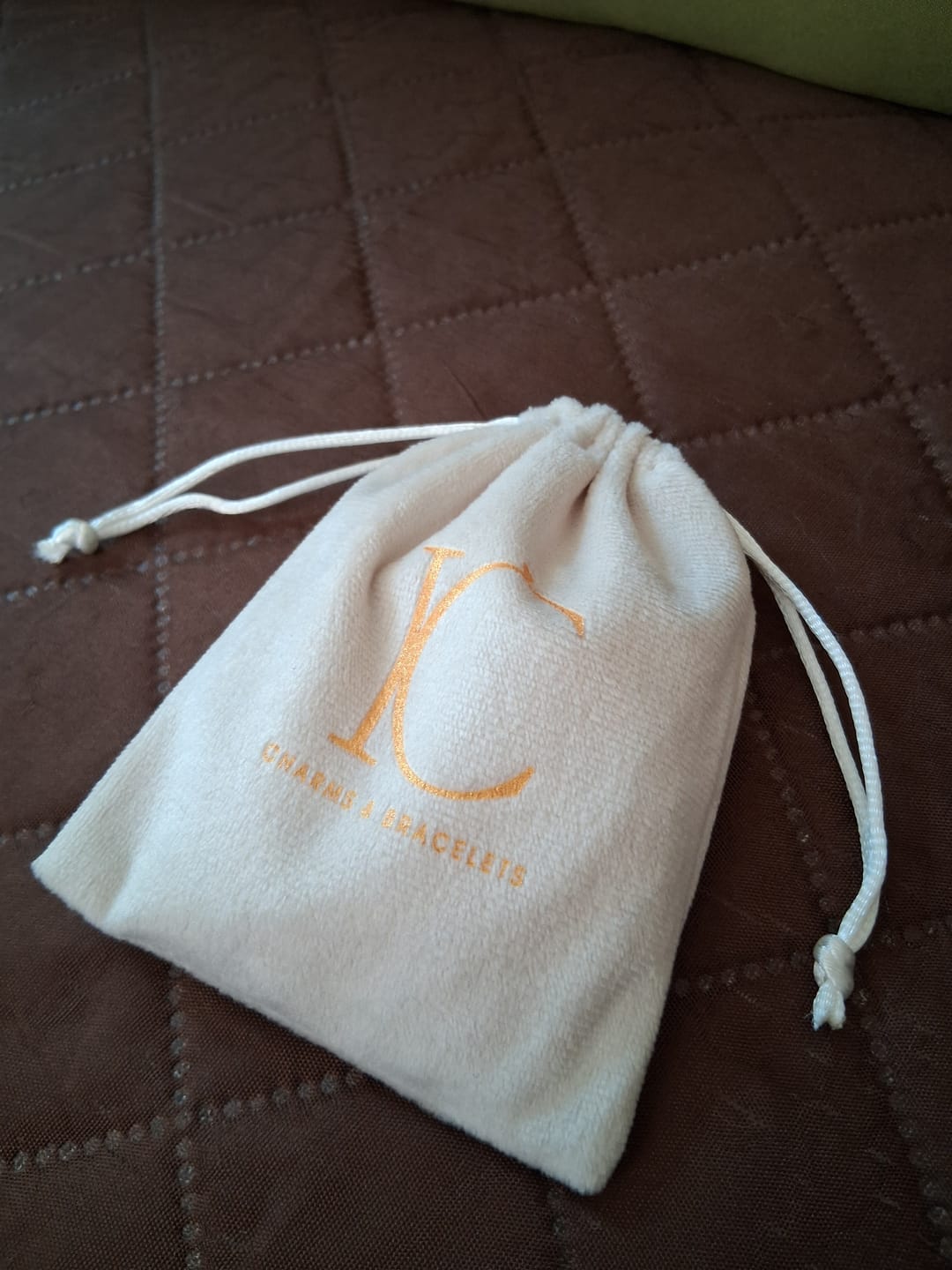 Customer photo review of Bolsa de Terciopelo