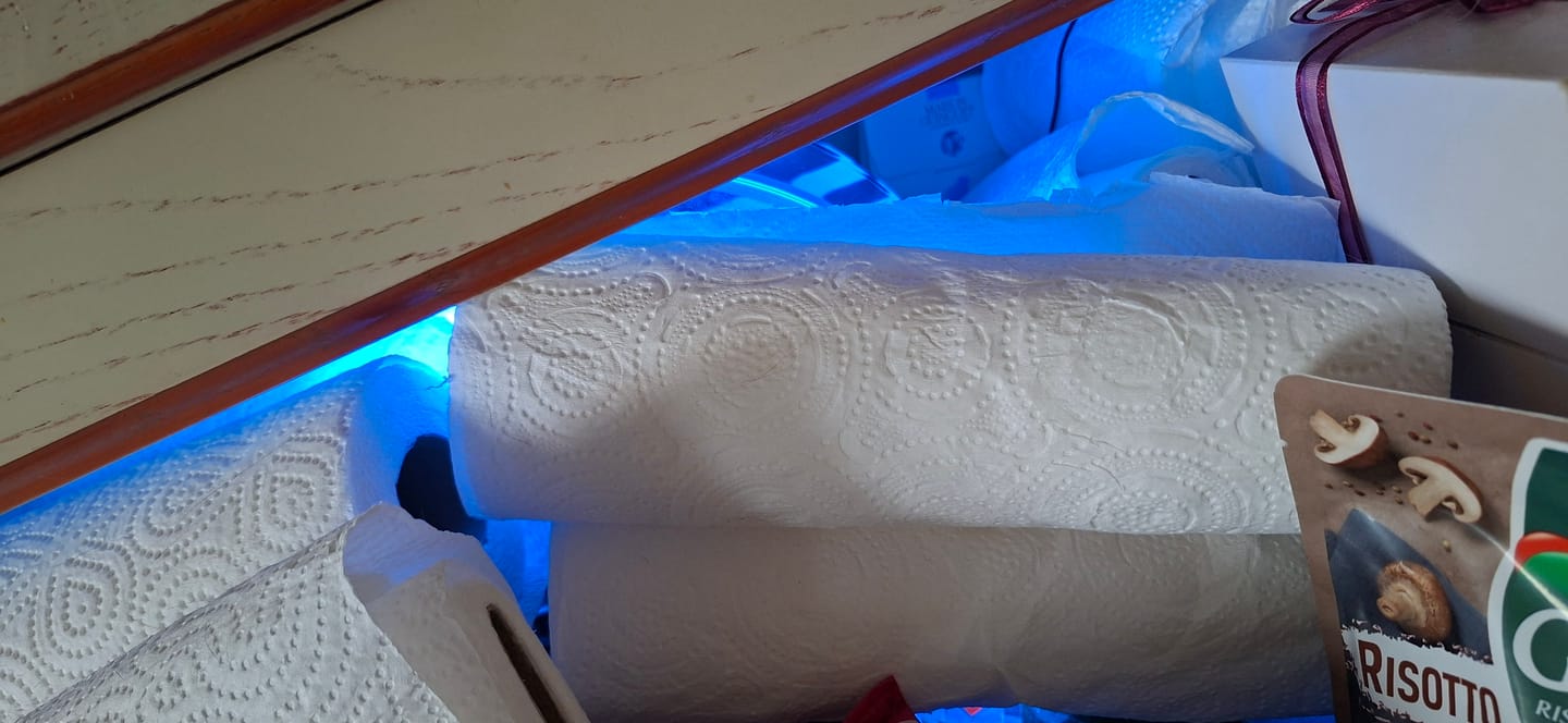 Customer photo review of OSRAM LED Lampe LED STAR DÉCOR CLASSIC A 2.5W 190 Blue E27, 10 lm, 9000 K, Blau