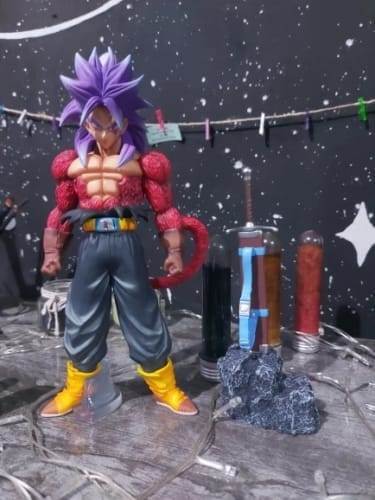 Customer photo review of Figurine Trunks " SSJ4 " | Dragon Ball Z