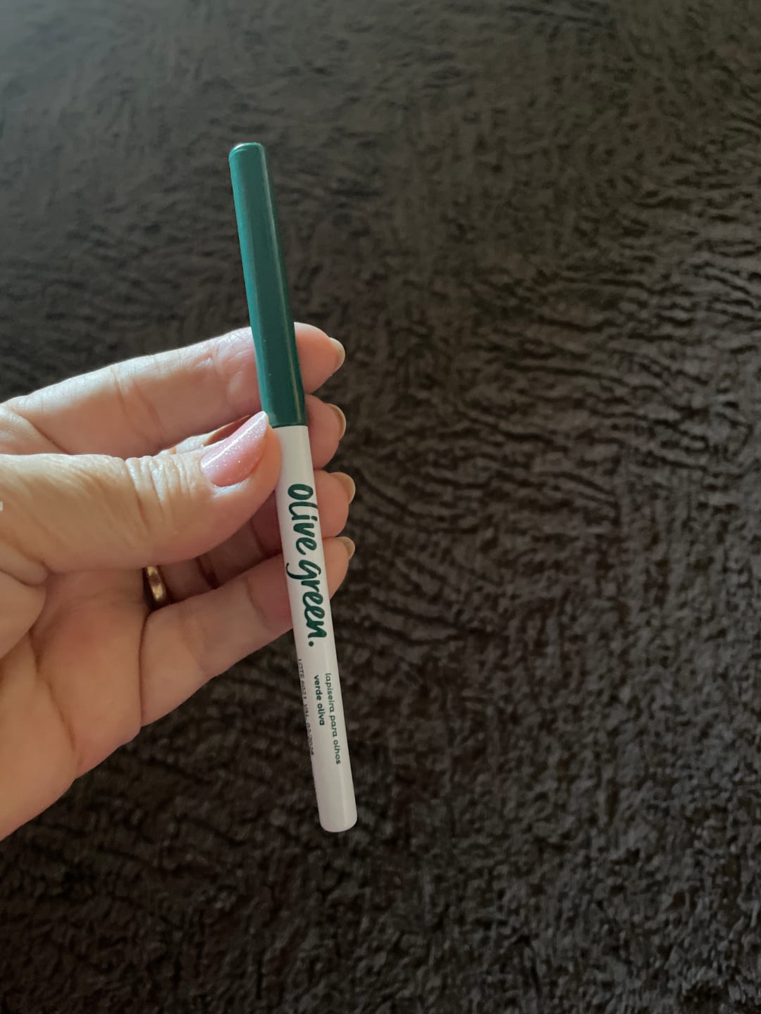 Customer photo review of Lapiseira Para Olhos Olive Green - Vizzela - Verde Oliva Efeito Metalizado
