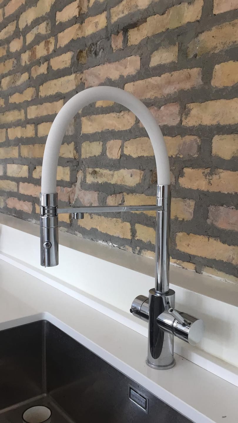 Customer photo review of 5 Way Kitchen Filter Tap in Solid STAINLESS STEEL, with 360° swivel spout and 2-jets removable Spray, Polished / White - Short version 47CM