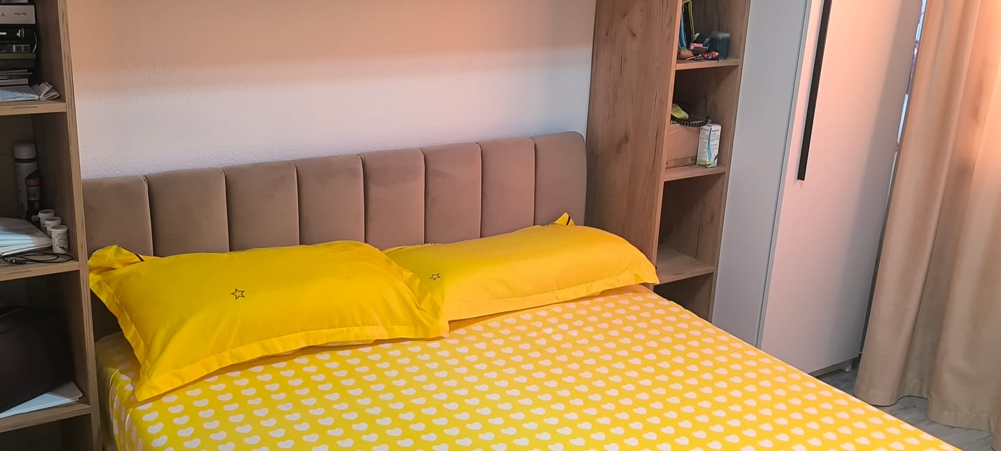 Customer photo review of Pat 140 cm MONTREAL, stofa catifelata bej - Bluvel 28, cu somiera si spatiu depozitare