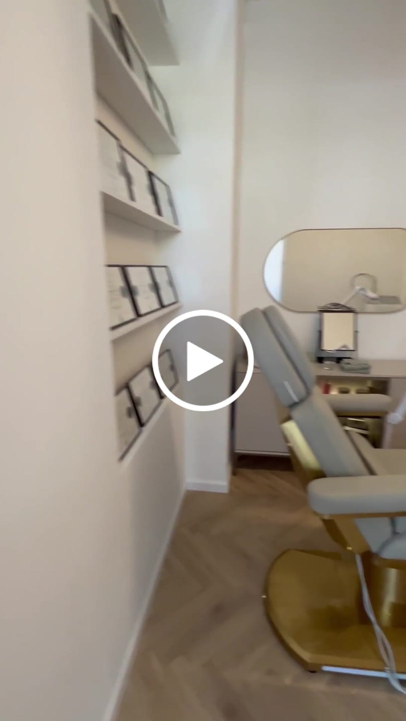 Customer video review of Étoile 3-Motors Adjustable Electric Lash Beauty Bed Stone Taupe
