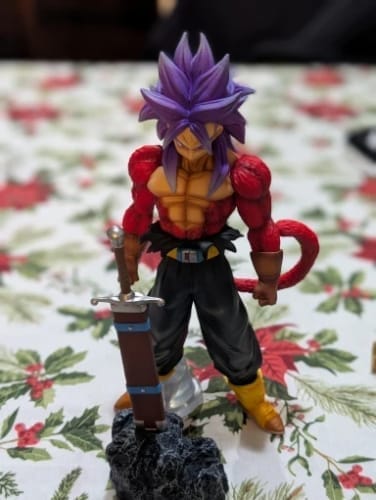 Customer photo review of Figurine Trunks " SSJ4 " | Dragon Ball Z
