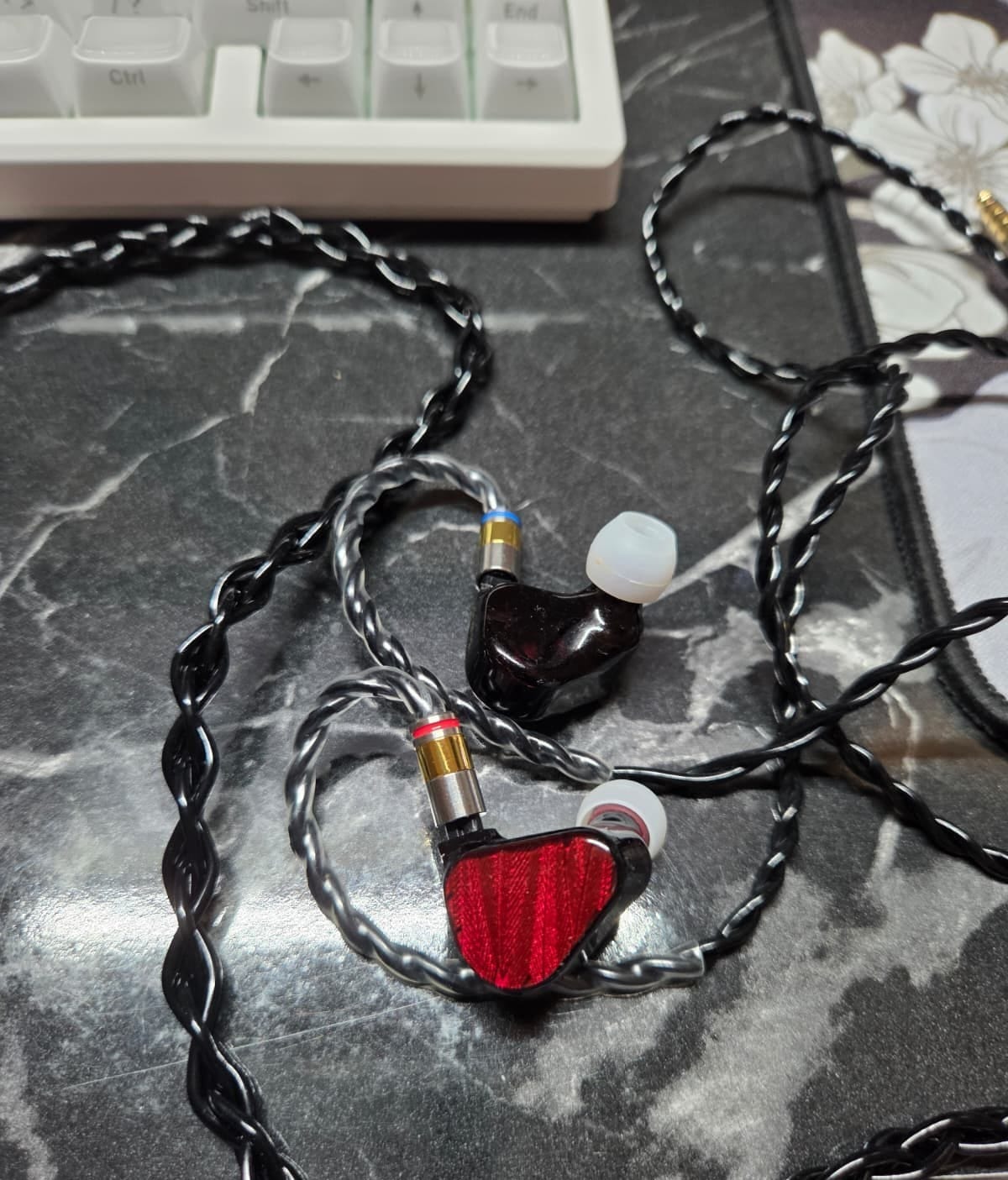 Customer photo review of NICEHCK BlackCat IEM Kablo