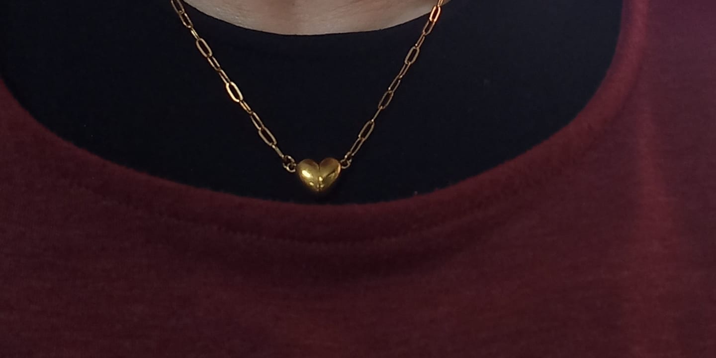 Customer photo review of Magnet Heart Necklace