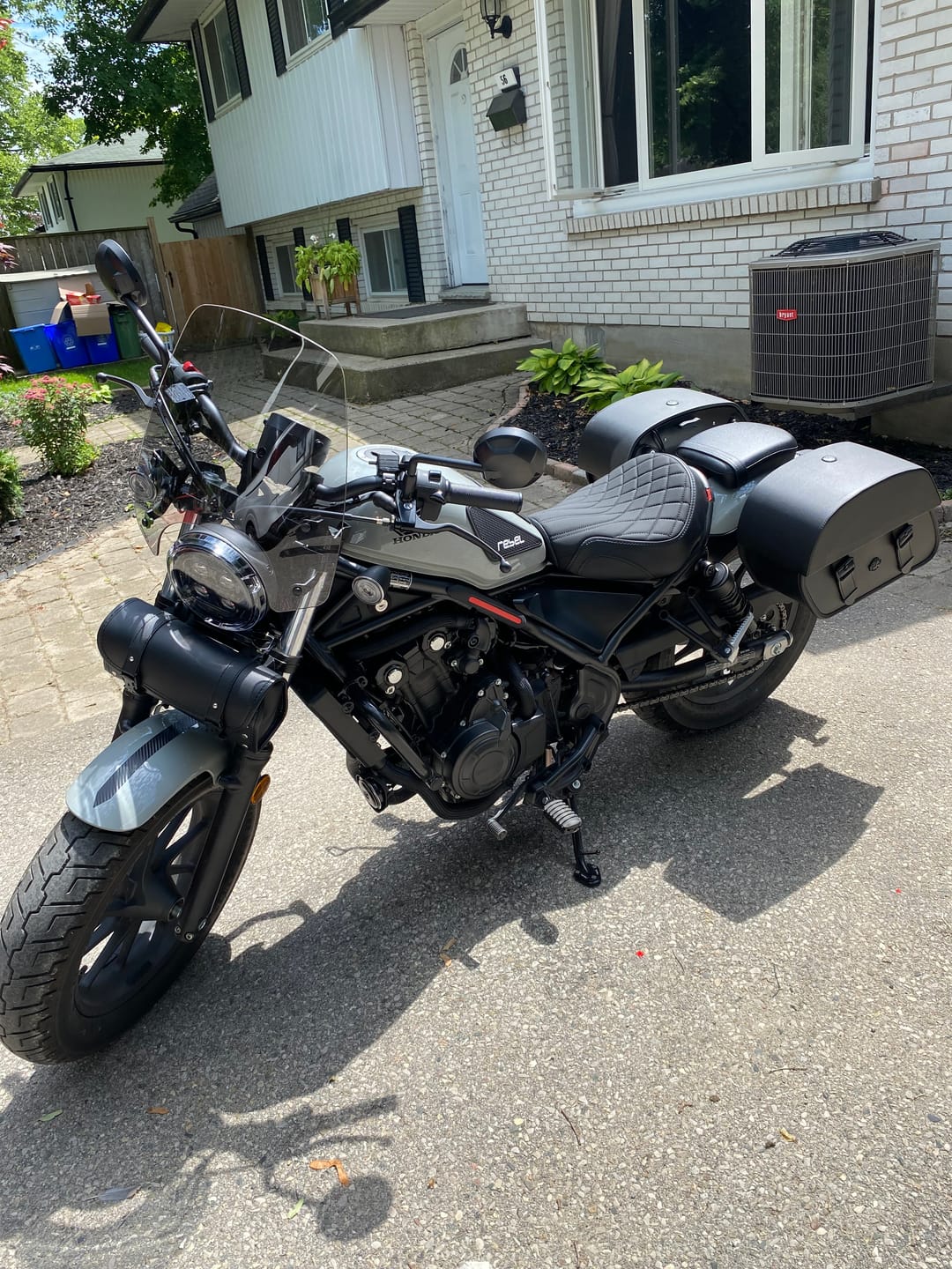 Customer photo review of 28L - Baelor Medium Quick Mount Honda Rebel 500 Motorcycle Saddlebags