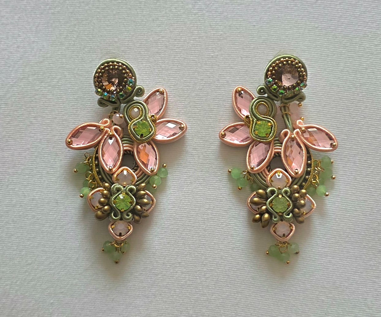 Customer photo review of Große Soutache-Ohrringe in Zartrosa und Mintgrün