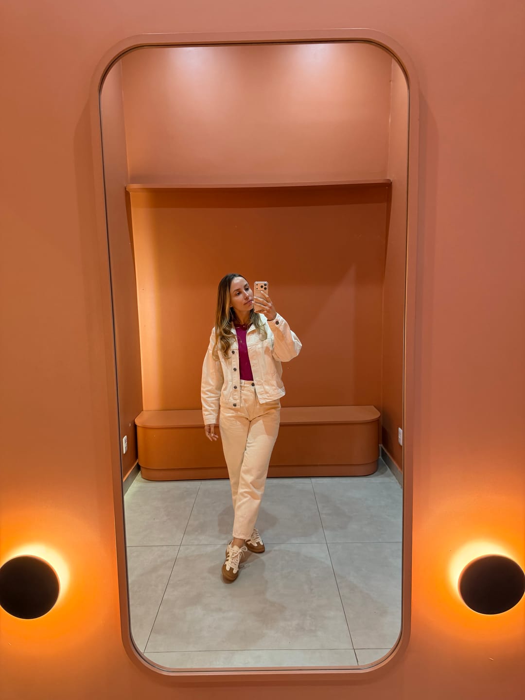 Customer photo review of Calça Jeans Slouchy Cacau Bege