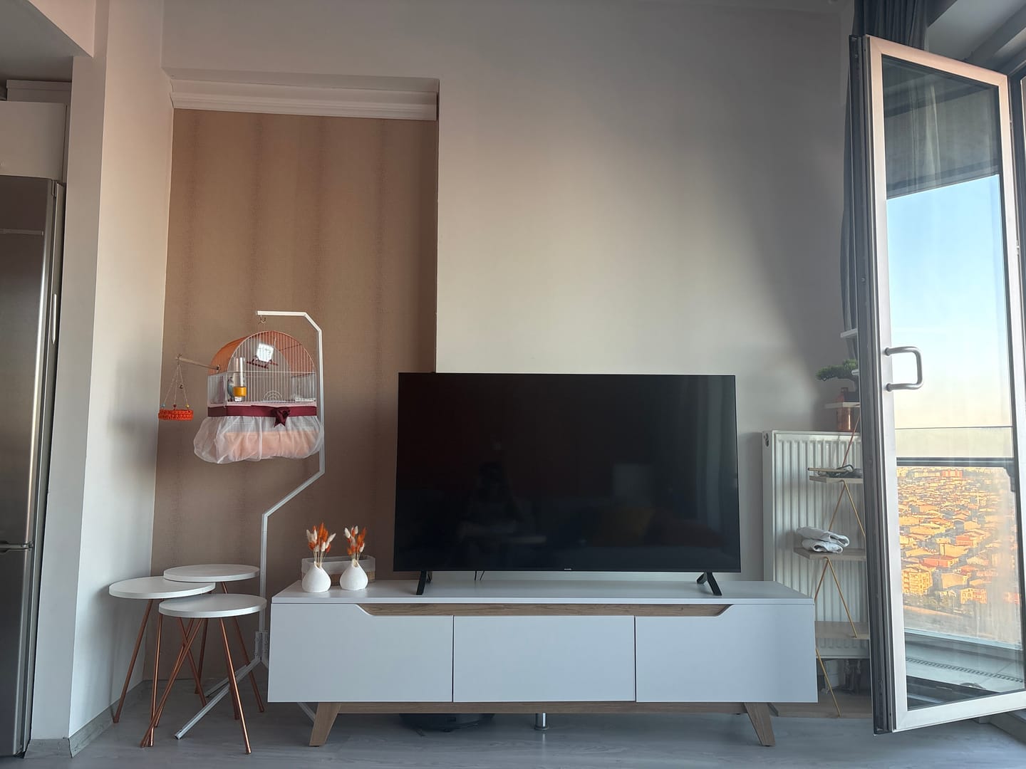 Customer photo review of Rani D1 Tv Ünitesi Modern Ayaklı Tv Sehpası 180 cm  Beyaz - Sepet Ceviz