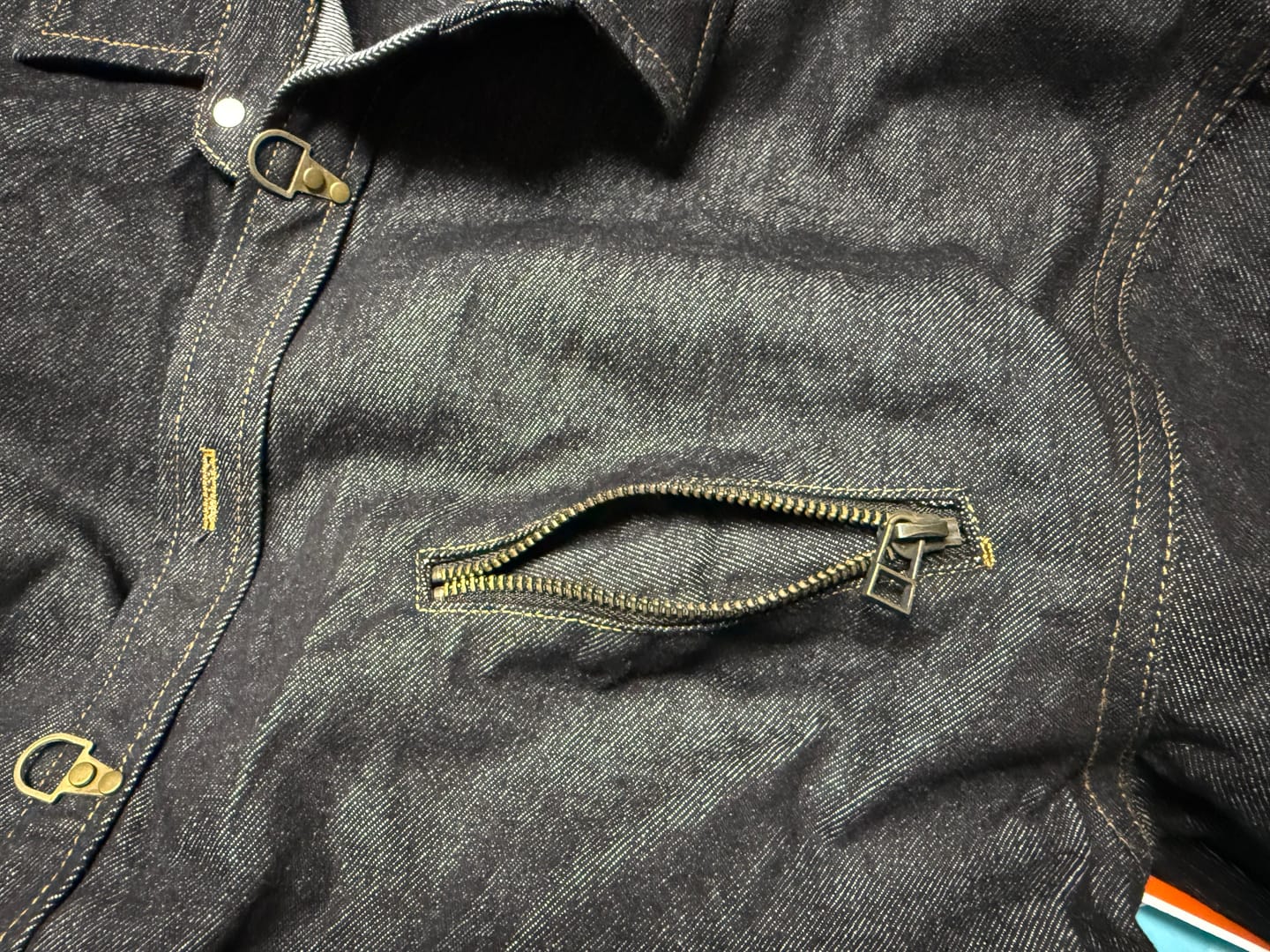 Customer photo review of 斜めジップポケット付き　メンタルフックボタン入りデニム半袖シャツ