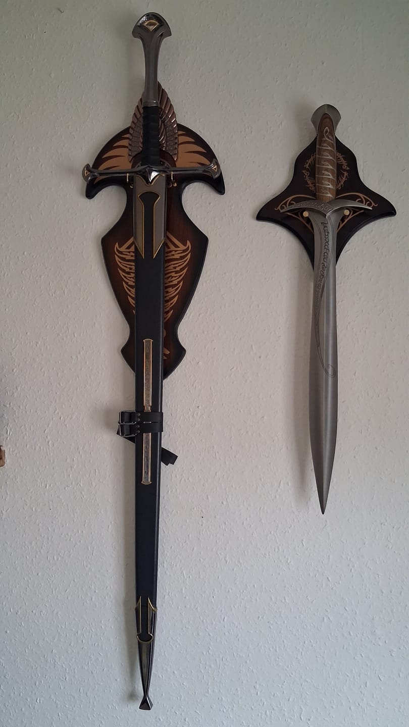 Customer photo review of LORD OF THE RINGS - NEW! Superior Anduril, The Sword Reforged with Scabbard and Plaque