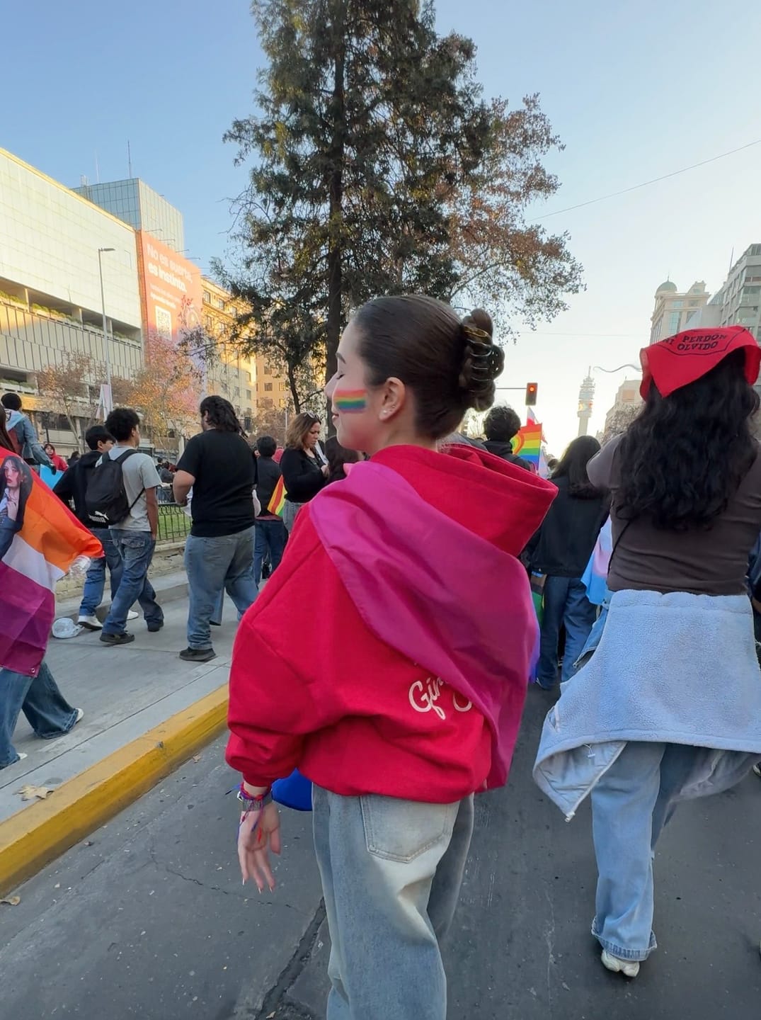 Customer photo review of (PRE-VENTA) POLERÓN HOODIE ROJO - OVERSIZE CON GORRO LOGO Y ESPALDA BORDADO
