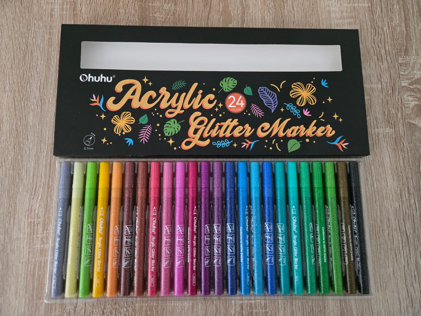 Customer photo review of Ohuhu Acrylic Metallic Glitter Markers, 24 Colors - 0.7mm & 3mm Tip Paint Pens