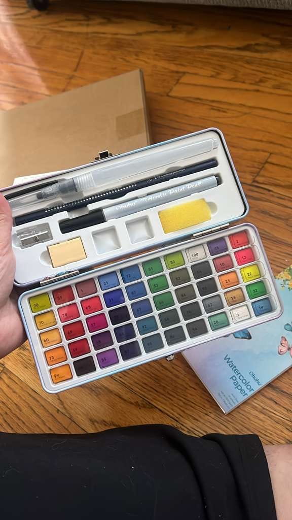 Customer photo review of Ohuhu 50 Colors Portable Watercolor Paint Set