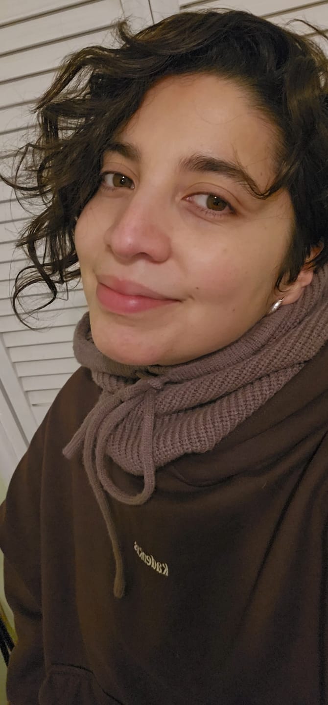 Customer photo review of POLERÓN HOODIE CAFÉ LOGO BORDADO