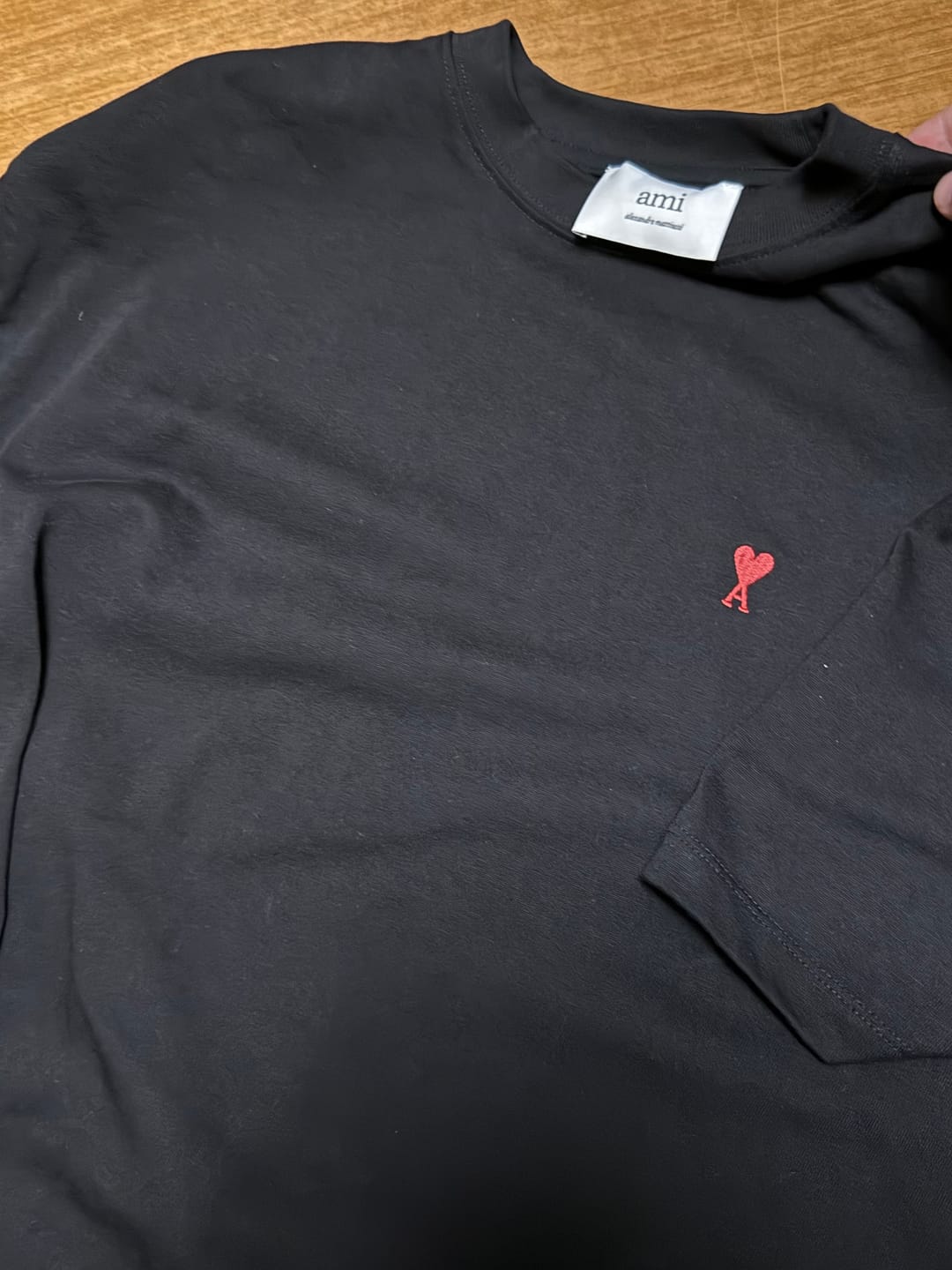 Customer photo review of T-shirt AMI Paris logo ricamato de coeur nera