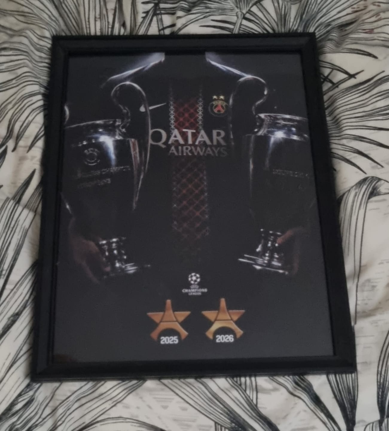 Customer photo review of Cadre Photo PSG – Back 2 Back Champions League 2025 & 2026 | Deux Trophées