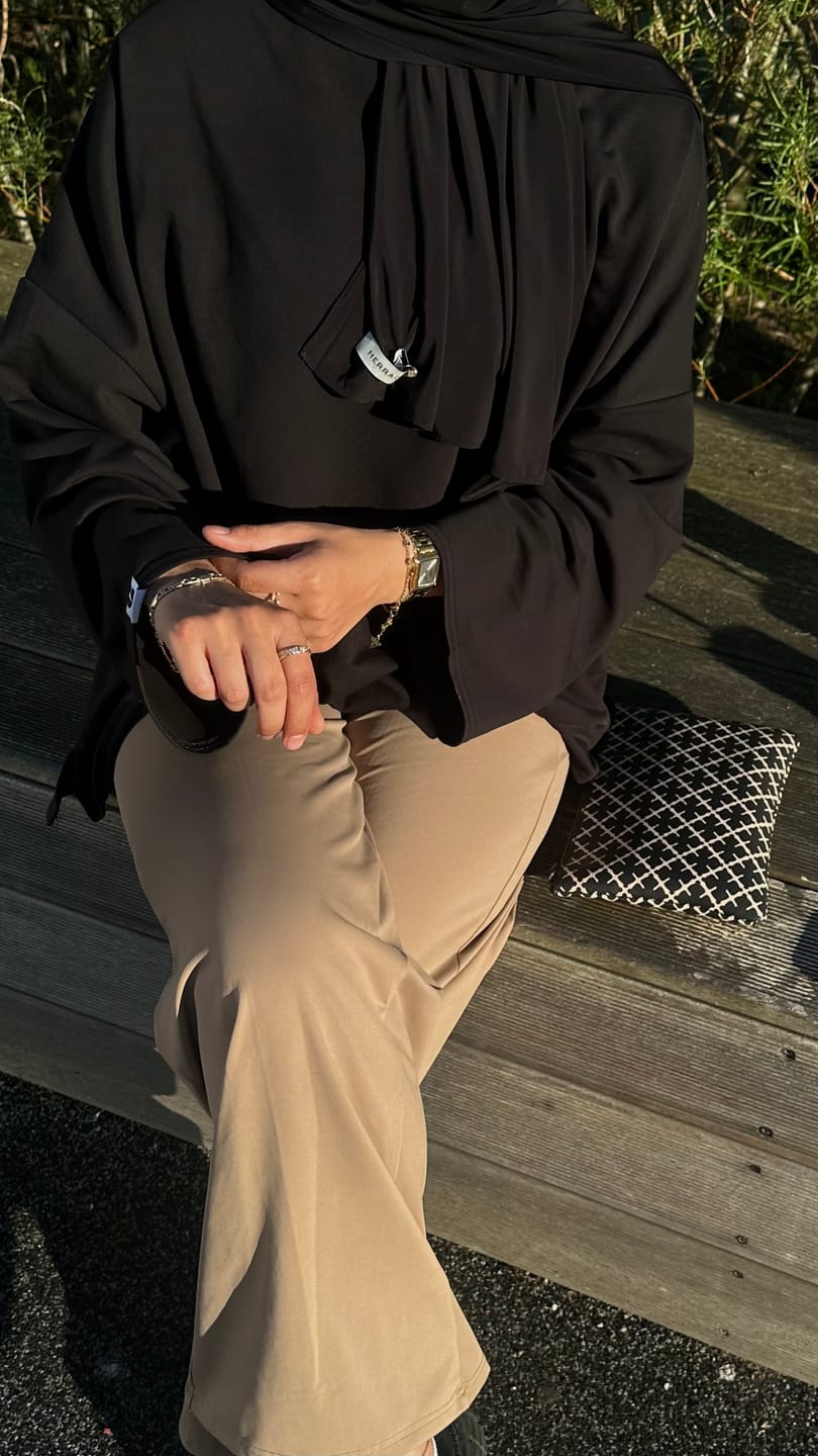 Customer photo review of Oversized Long-sleeved T-shirt - Black