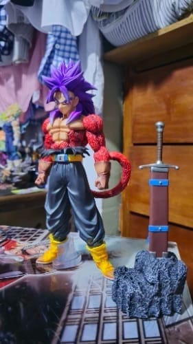 Customer photo review of Figurine Trunks " SSJ4 " | Dragon Ball Z