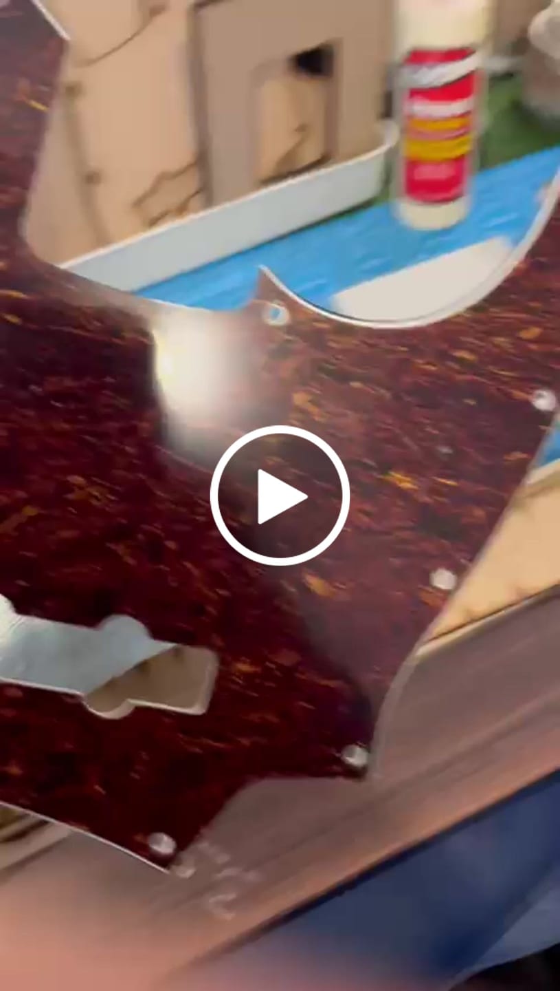 Customer video review of Placa / Pickguard Bajo Tipo Jazz Bass Café Perlado