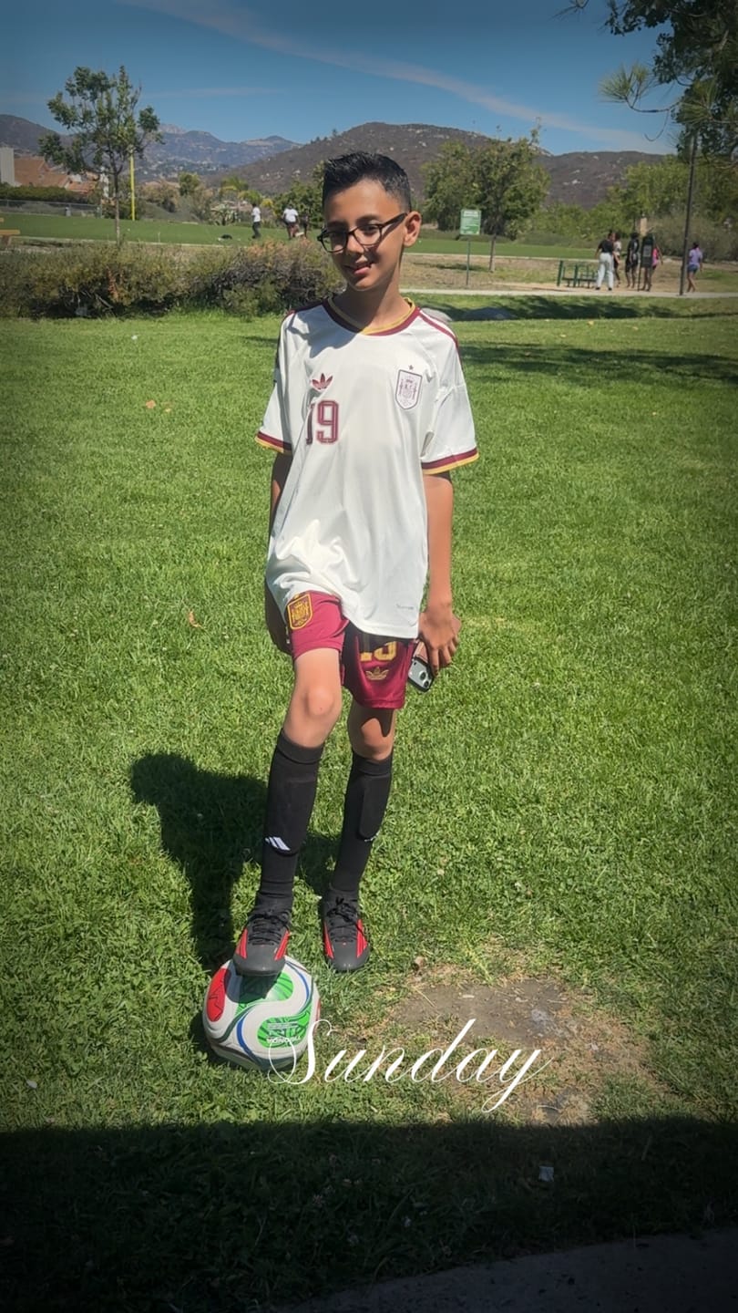 Customer photo review of Lamine Yamal Spain 2026 World Cup Kids Football Jersey