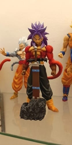 Customer photo review of Figurine Trunks " SSJ4 " | Dragon Ball Z