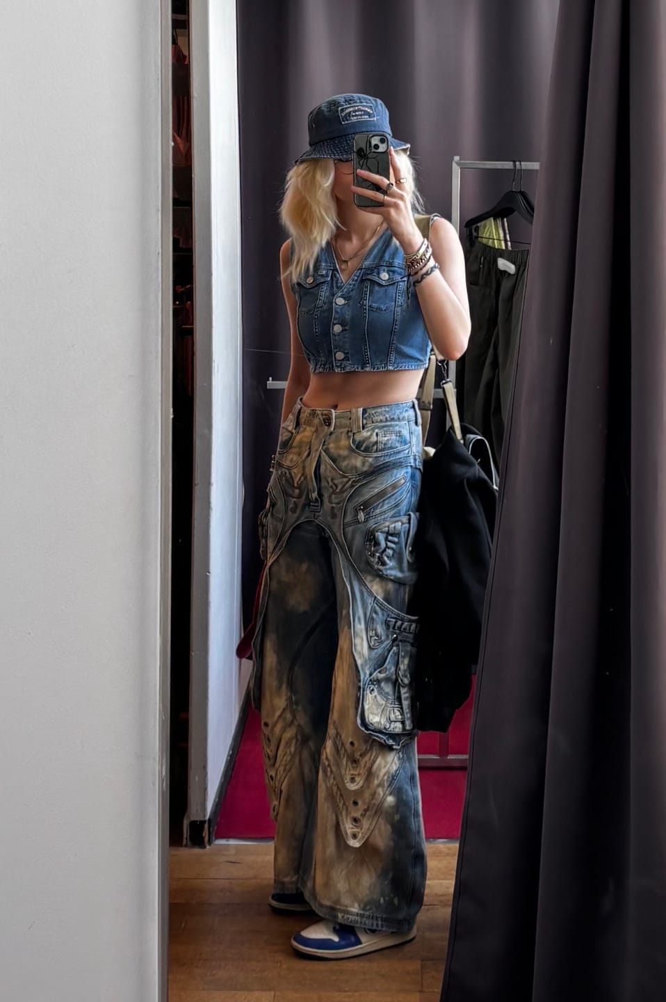 Customer photo review of Personsoul Embroidered Blue-to-White Gradient Denim Jeans