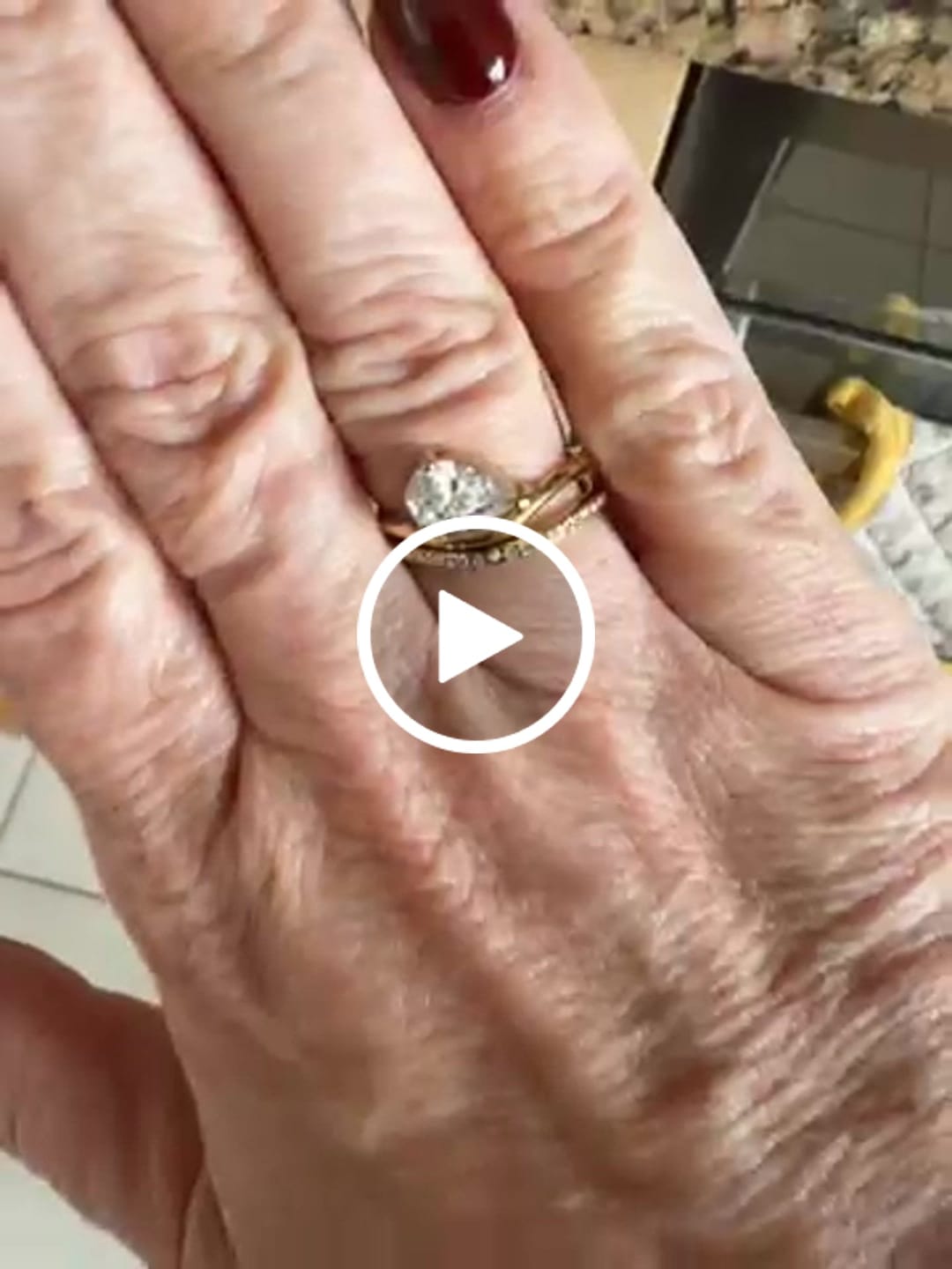 Customer video review of Pavé Curve Stacking Ring